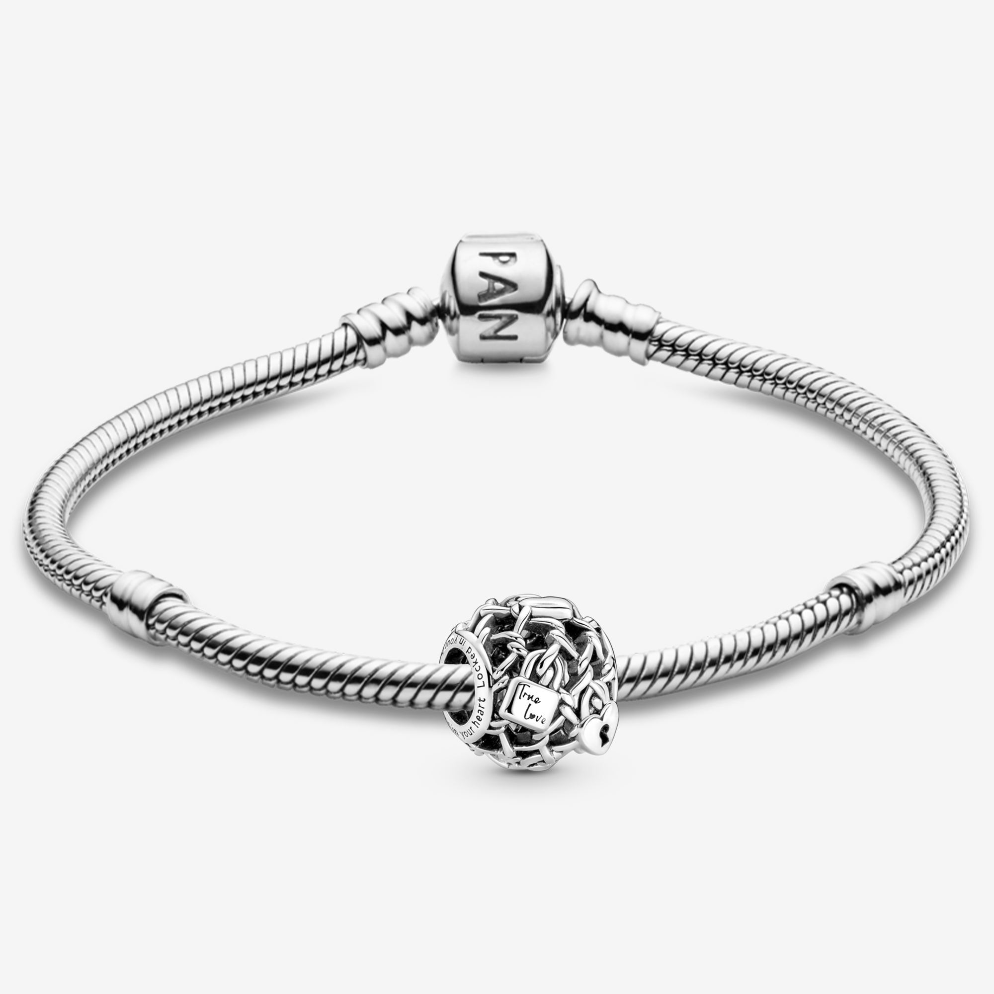 Vòng Charm Bạc Thái: Nét Độc Đáo và Cá Tính Trong Thiết Kế