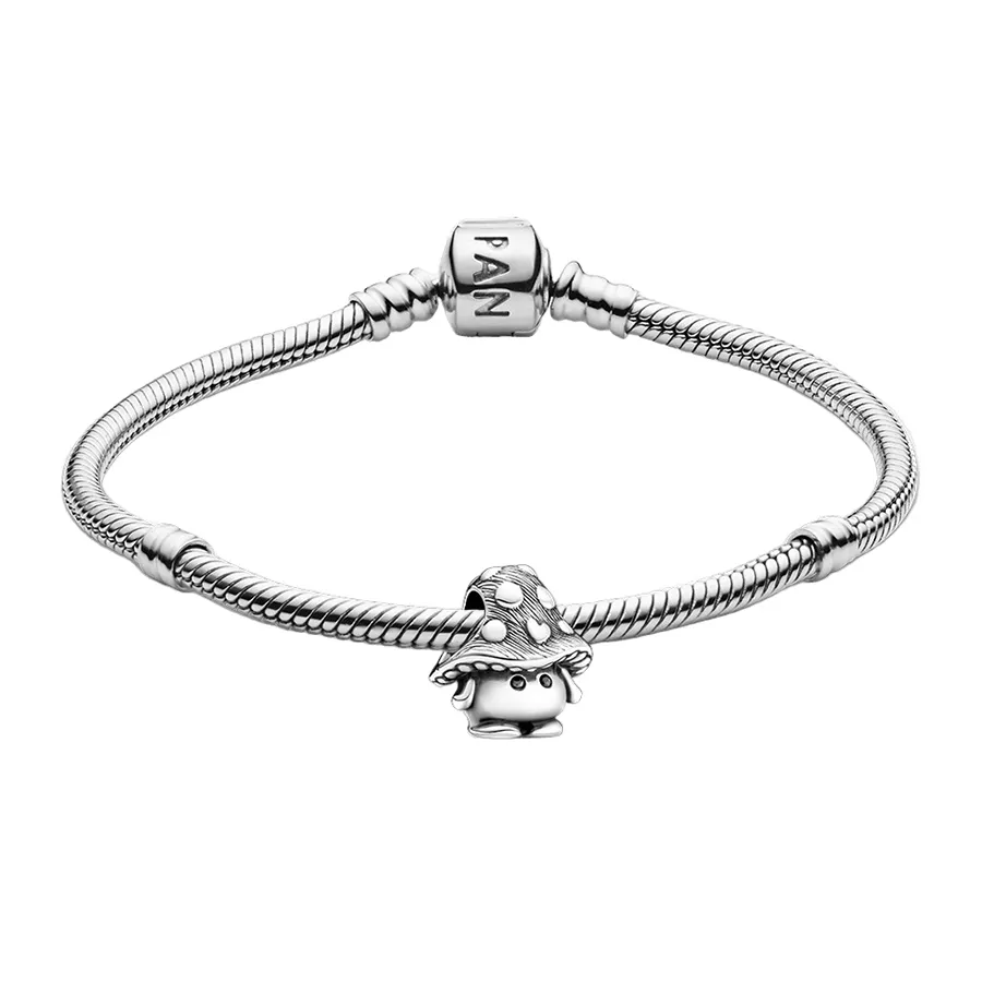 Giá Vòng Charm Bạc: Yếu Tố Ảnh Hưởng và Mức Giá Tham Khảo